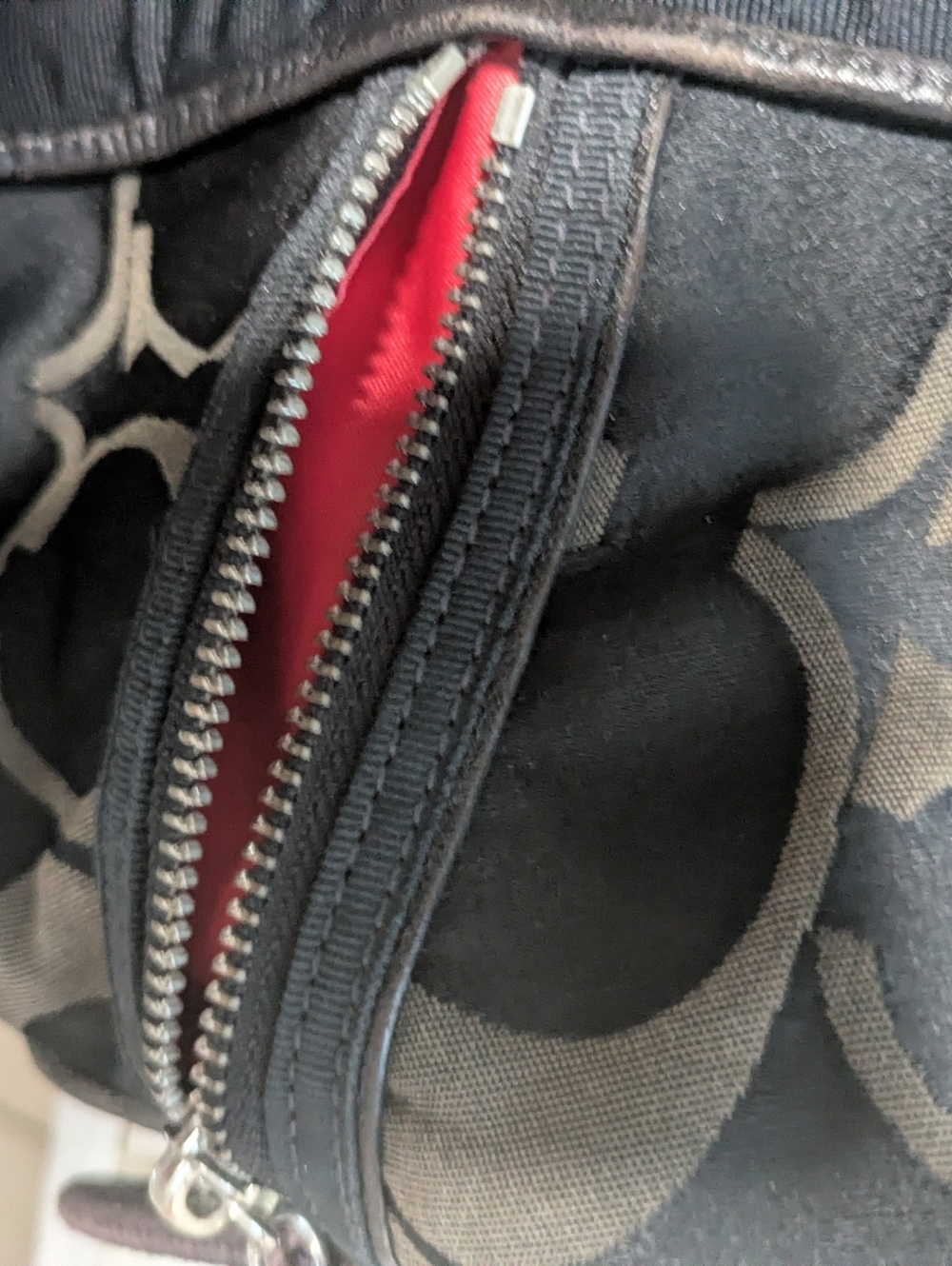 COACH POPPY Black Signature-Pattern Tote Bag with Dual Zip Pockets - Picture 5 of 6